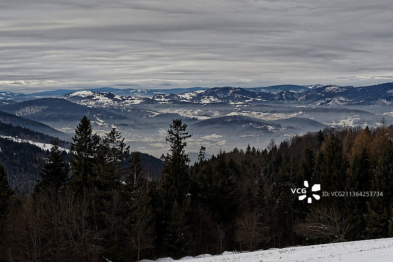风景，波兰，哈拉波拉察，雪山映衬天空的风景图片素材