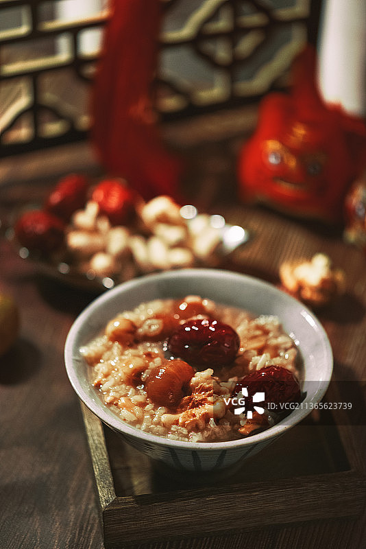一碗中国传统腊八粥，迎接中国传统新年图片素材