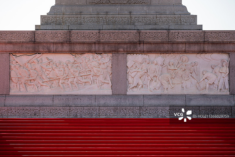 国庆前夕铺设红毯的人民英雄纪念碑图片素材