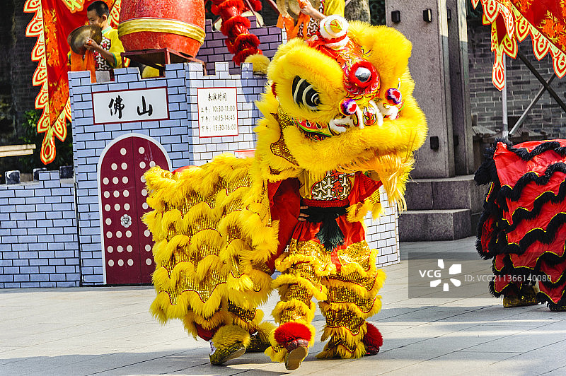 中国广东省佛山市祖庙景区的舞狮表演图片素材