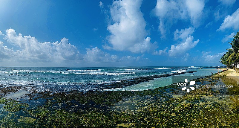 塔尔佩海滩-斯里兰卡，大海对着天空的全景，塔尔佩，斯里兰卡图片素材