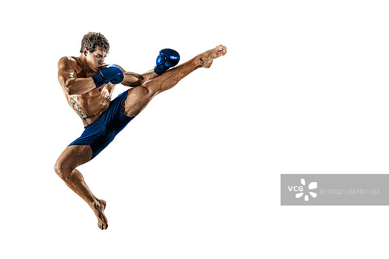 职业拳击手在跳蓝手套上孤立在白色上图片素材