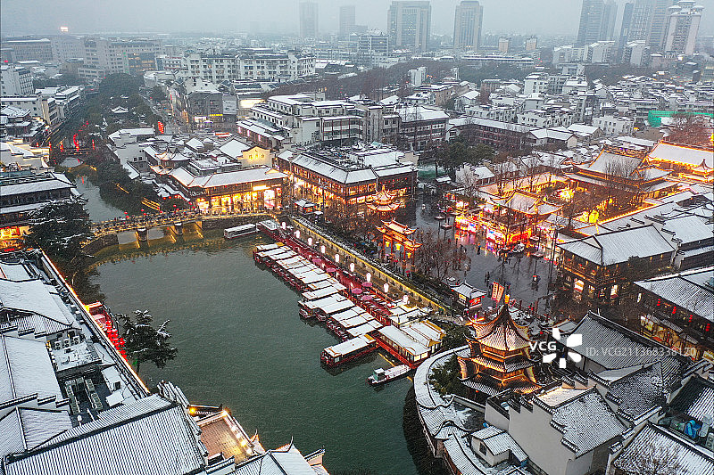 风雪中的南京夫子庙秦淮河的雪景风光图片素材