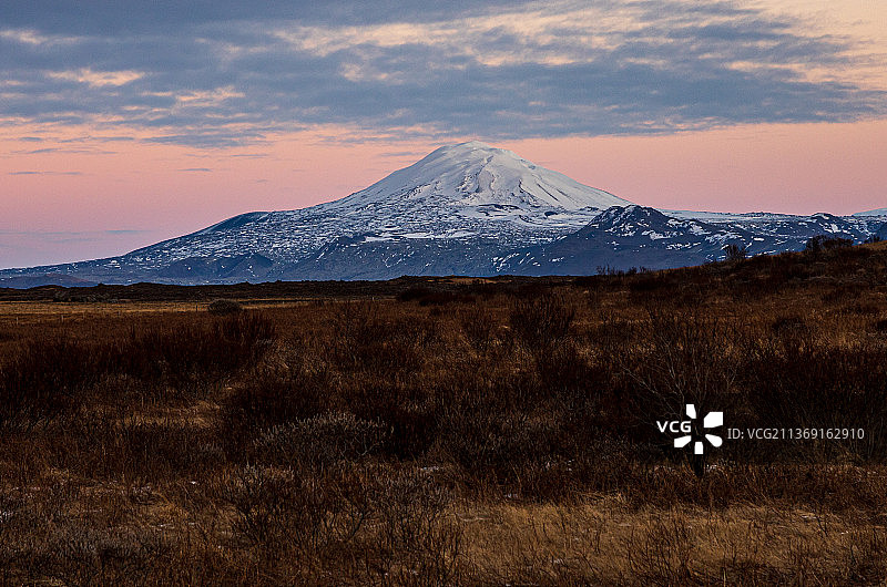 Hekla，冰岛，Hekla，日落时分，天空映衬着雪山图片素材