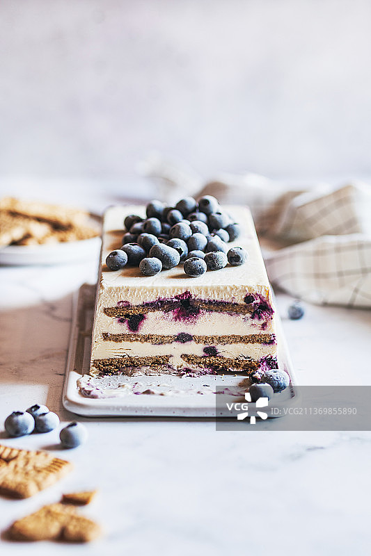 蓝莓饼干冰淇淋蛋糕图片素材