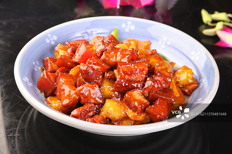 中餐美食-土豆红烧肉图片素材