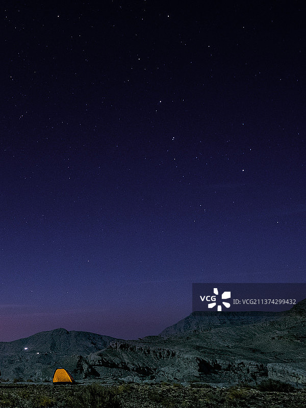 我的帐篷下的星星，风景景观在夜空下的风景，Jabal As Sayh，阿曼图片素材