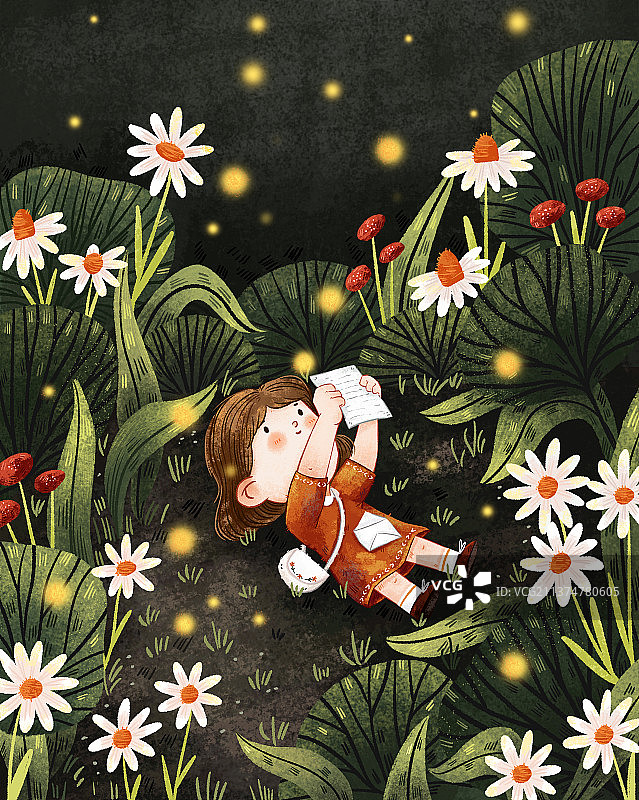 小女孩躺在草丛里读信件图片素材