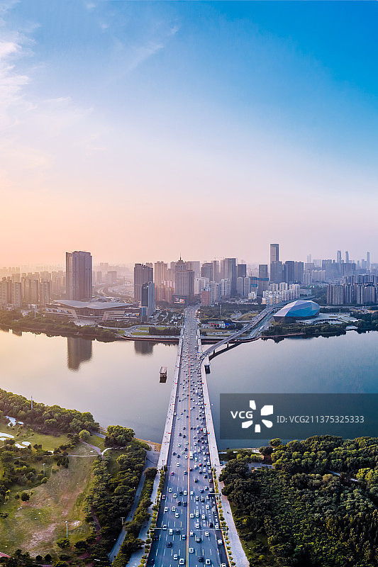 中国辽宁沈阳浑河沿岸CBD城市天际线航拍全景图片素材