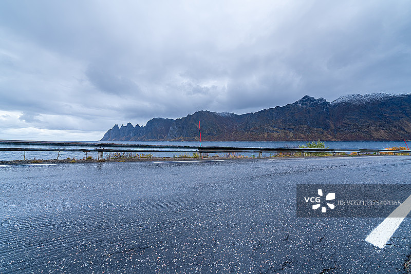 挪威下雨道路图片素材