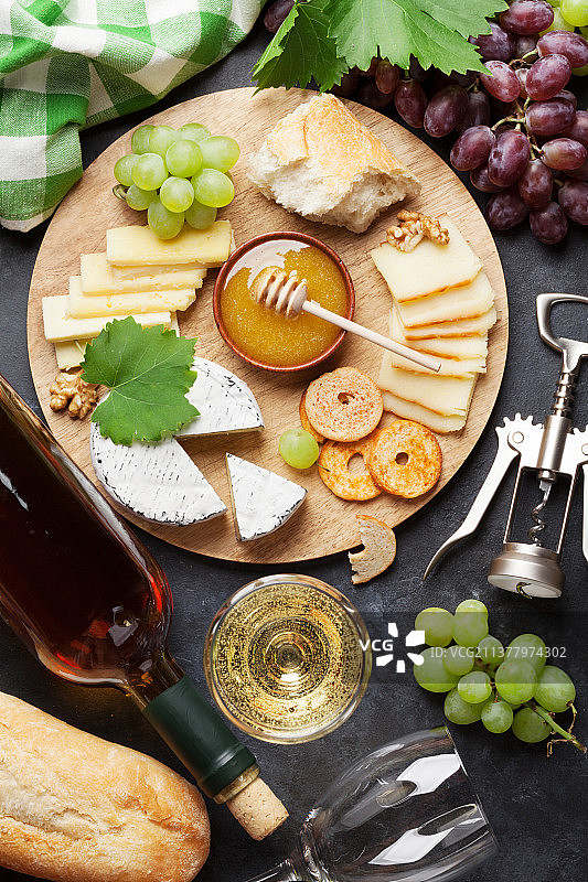 葡萄酒、葡萄、奶酪和蜂蜜图片素材