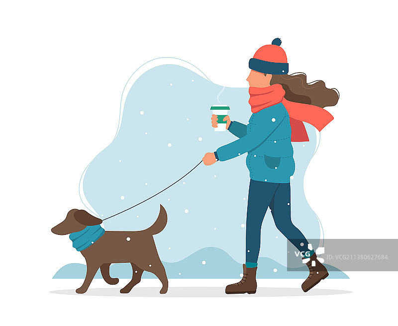 女人在冬天遛狗很可爱图片素材