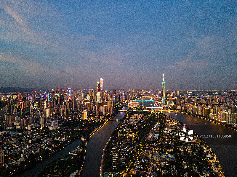 广州天河珠江新城CBD城市天际线夜景航拍图片素材