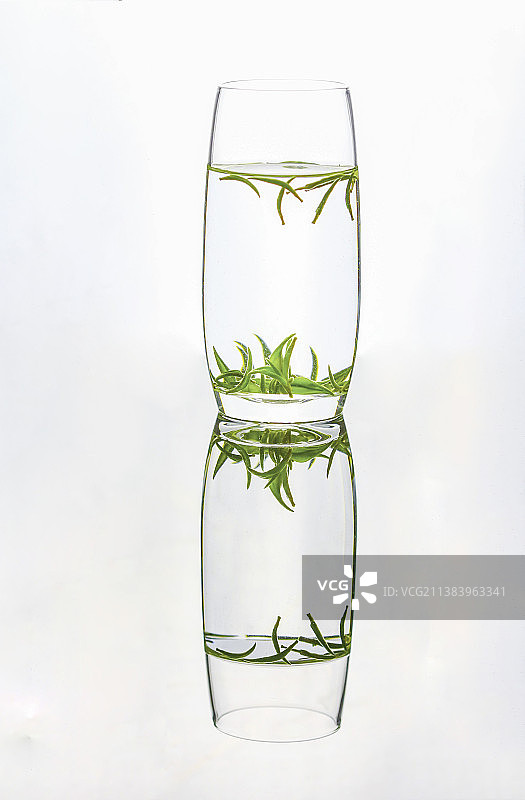 玻璃杯泡绿茶图片素材