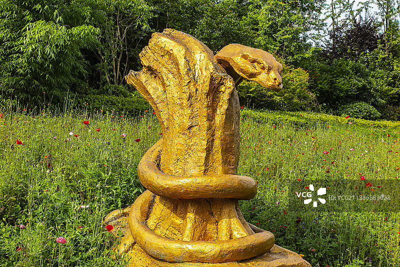 贵阳观山湖公园的十二生肖雕塑像图片素材