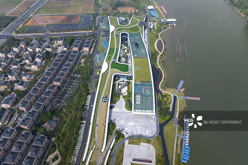航拍杭州亚运会比赛场馆富阳水上运动中心白昼风光图片素材
