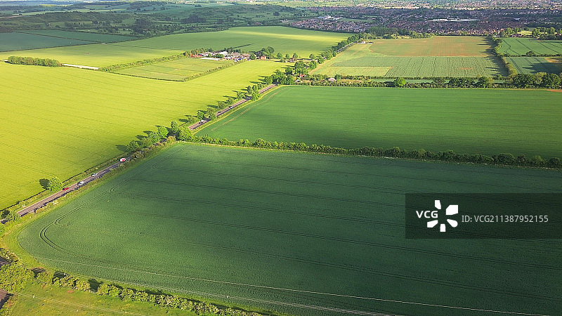 英国乡村和农业农场的华丽鸟瞰图，卢顿，英国，英国图片素材