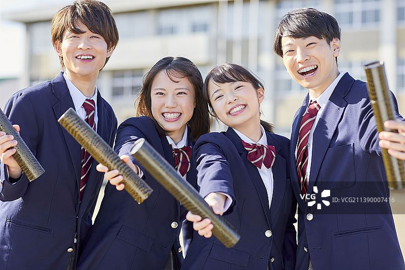 日本学生在外面图片素材