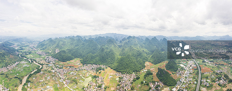 航拍桂林山水田园图片素材