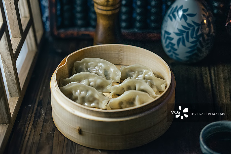 蒸笼里的蒸饺，中国传统年味美食图片素材
