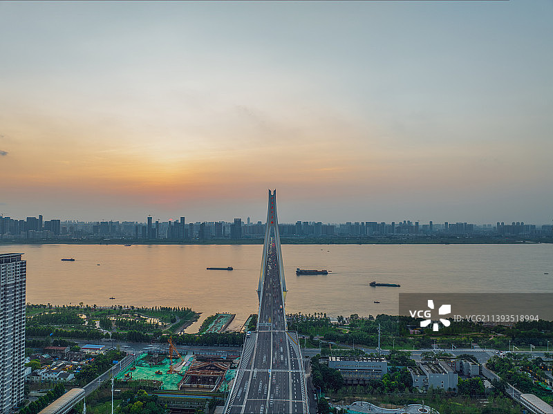 夏季武汉二七长江大桥互通式立交枢纽日落时段航拍风光图片素材