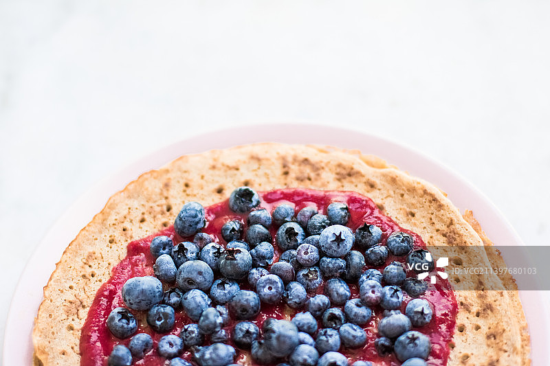 糕点甜点配蓝莓——乡村料理的食谱概念图片素材