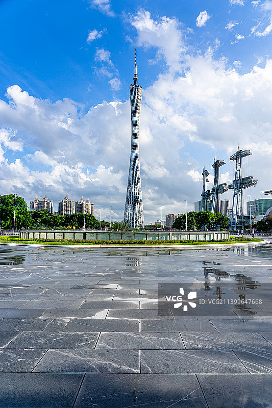广州花城广场和广州塔建筑风光图片素材