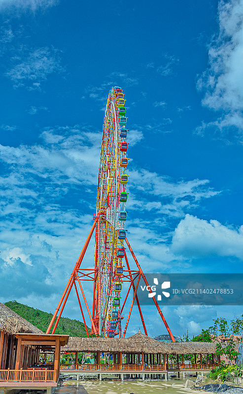 越南芽庄珍珠岛游乐园摩天轮图片素材