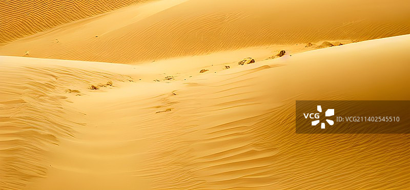 塔克拉玛干沙漠位于新疆南疆的塔里木盆地中心，是中国最大的沙漠。图片素材
