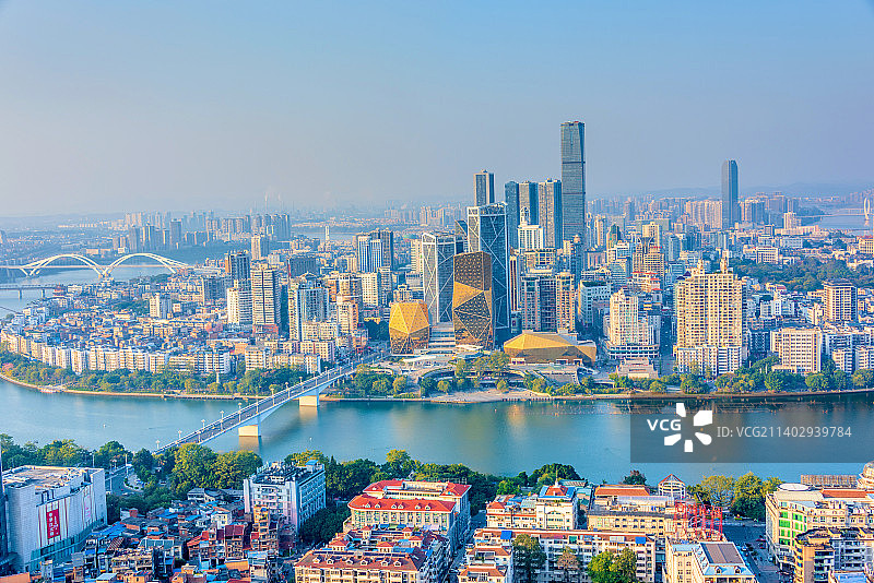 中国广西柳州马鞍山远眺柳江城市风光图片素材