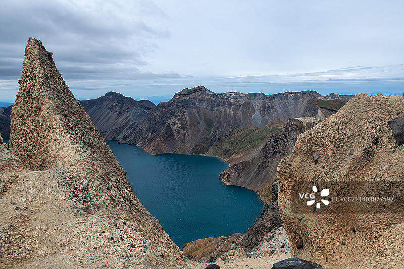 火山湖自然风光图片素材