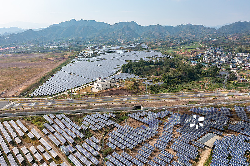 航拍太阳能发电站图片素材