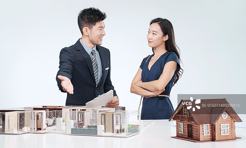 房地产销售代表和顾客图片素材