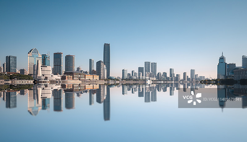 中国上海外滩万国建筑博览群秋日风光图片素材