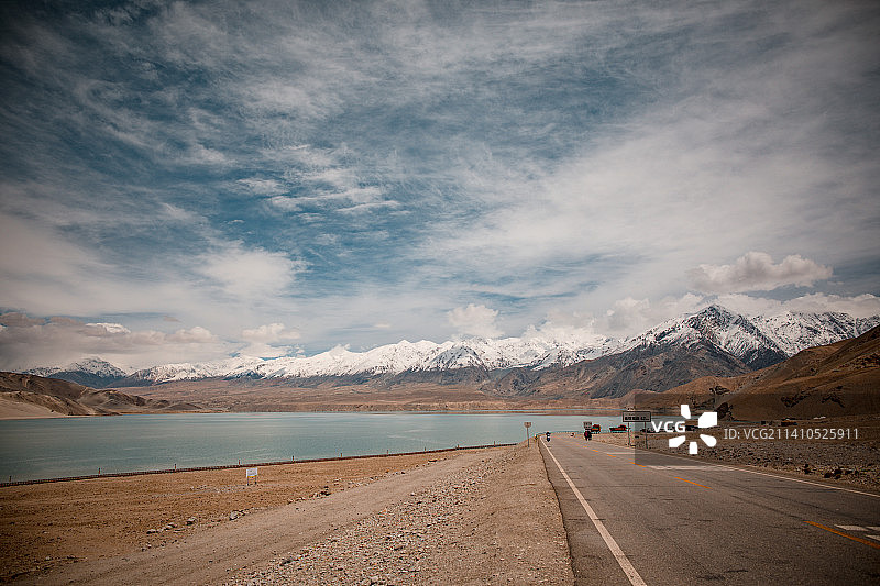 中国新疆克州白沙湖的风光图片素材
