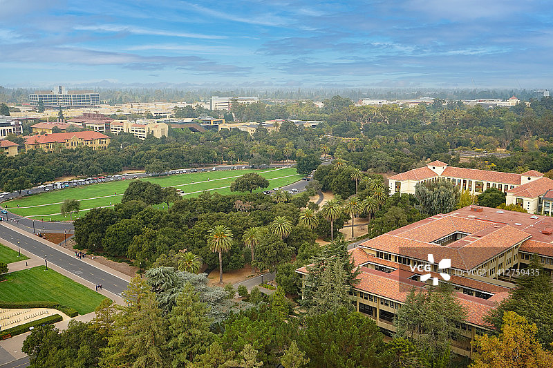 航拍视角俯瞰斯坦福大学校园美景（Stanford）图片素材