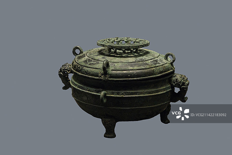 河南荥阳，春秋时期青铜器，带盖铜盏图片素材