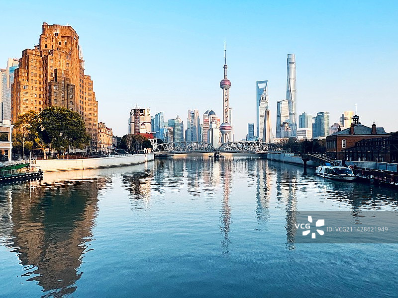 上海苏州河畔的黄浦江两岸风光图片素材