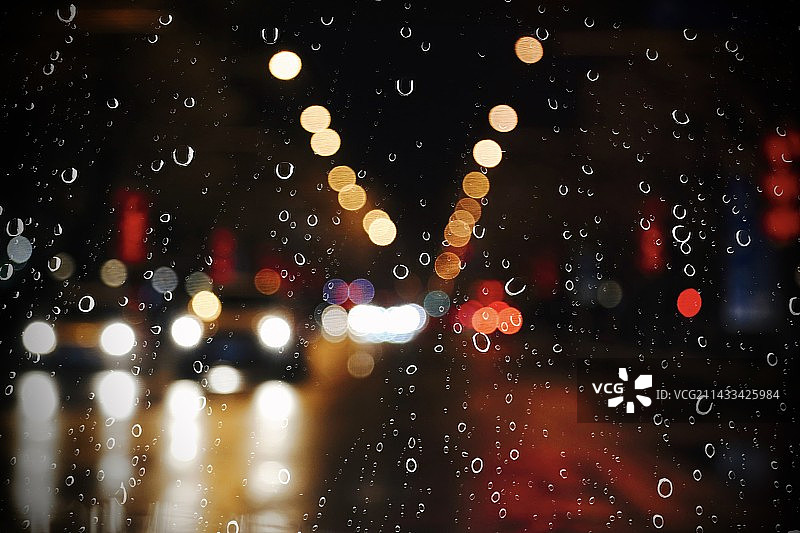 雨中夜色图片素材