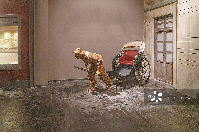 中国古代交通运输工具，人力三轮，小推车，雕塑图片素材