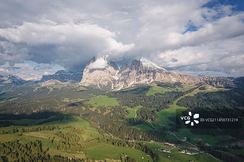 意大利多洛米蒂山区苏西高原自然风景航拍图片素材