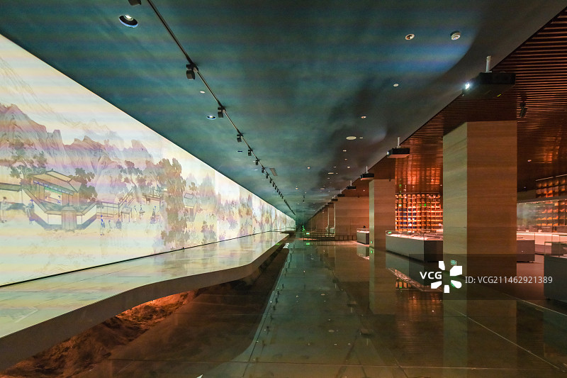 中国山东济宁曲阜孔子博物馆第二展厅大型屏幕图片素材