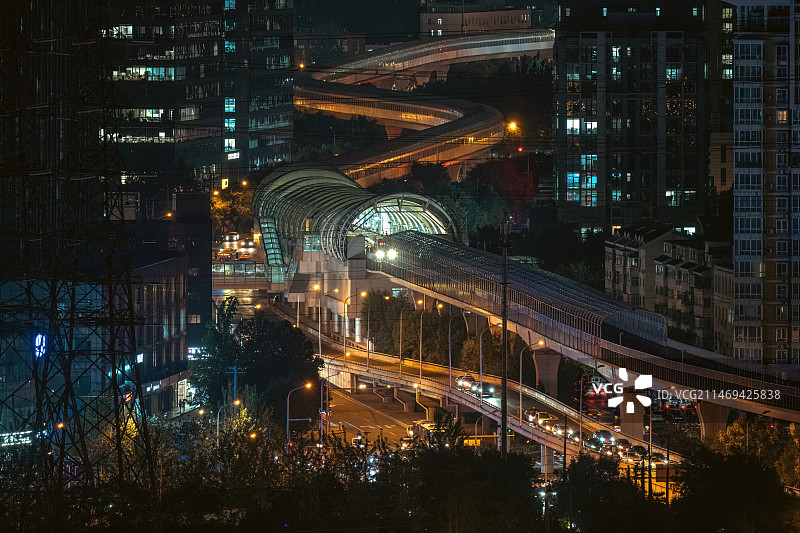 北京地铁5号线夜景赛博朋克图片素材