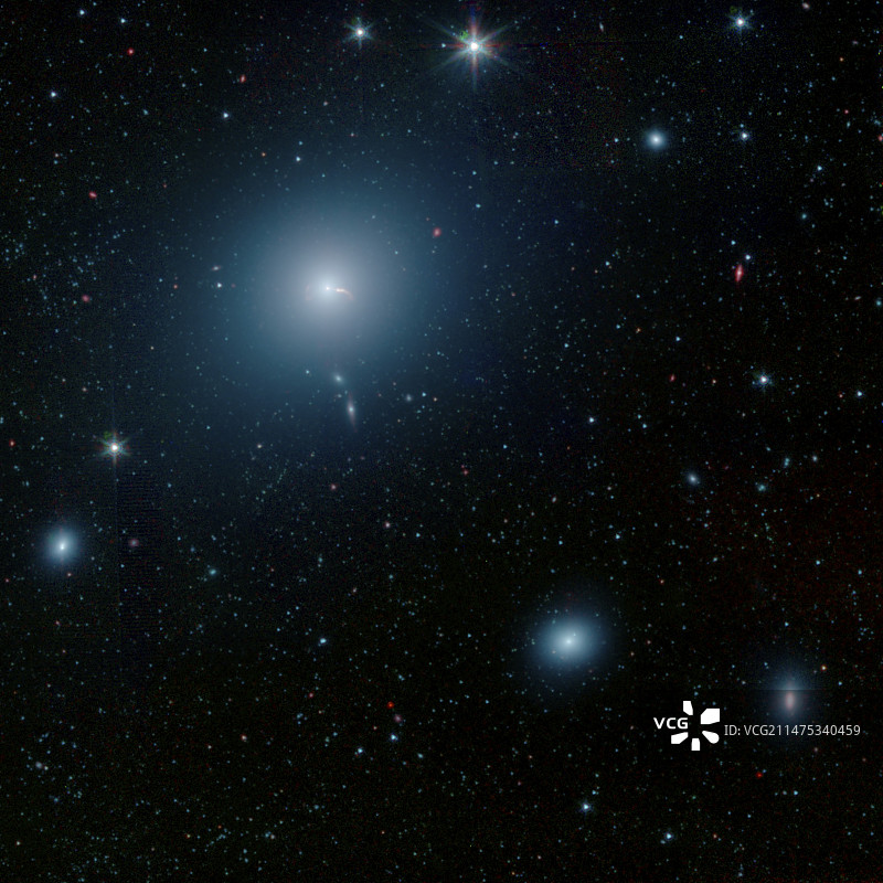 椭圆星系梅西耶87，斯皮策太空望远镜图像图片素材
