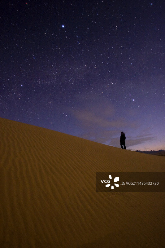 沙漠的夜晚图片素材