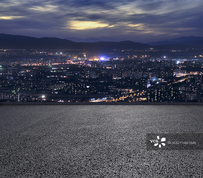 高视角看北京城市夜景和广场道路图片素材