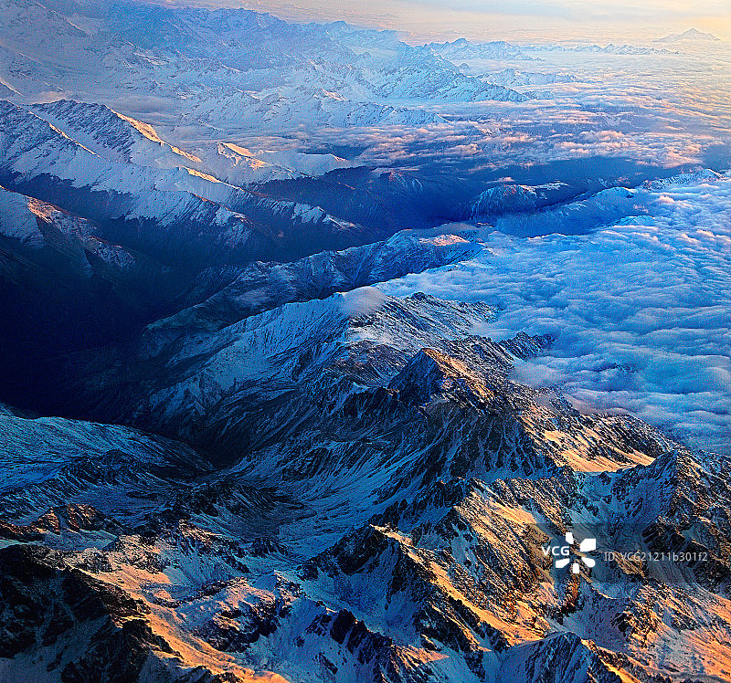 航拍西藏雪山图片素材