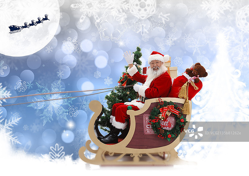 圣诞老人驾着雪橇在挥手图片素材