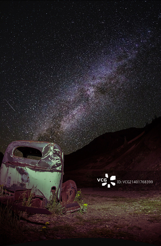 你觉得这辆卡车见过多少次银河系了?图片素材