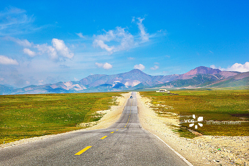 青藏高原的公路图片素材